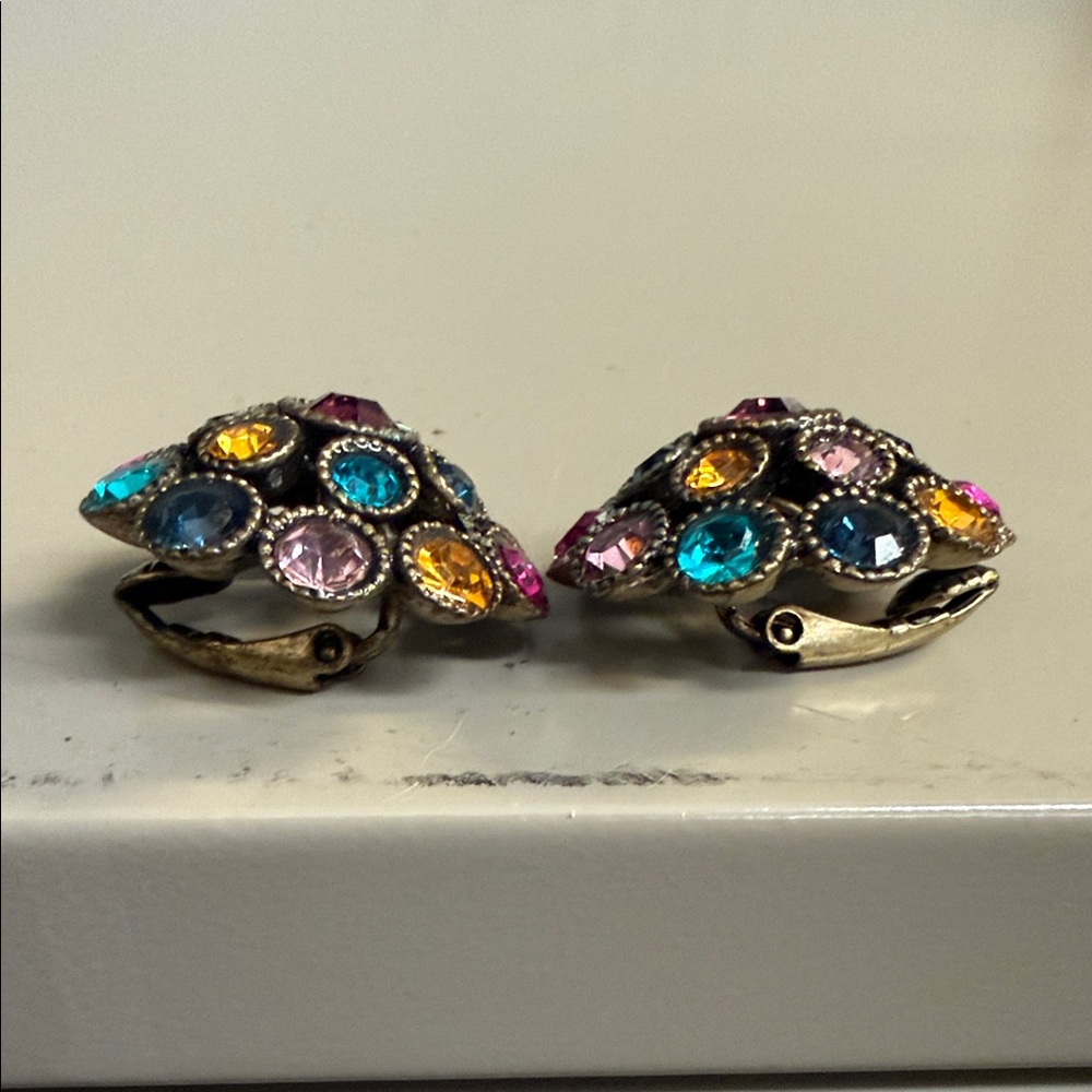 Vintage Avon Domed Clip On Earrings With Multicolored Stones Jewelry - Picture 7 of 13